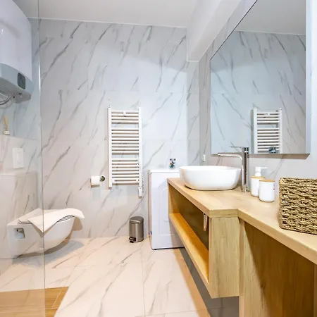 Beachfront Wave Srzic * Makarska