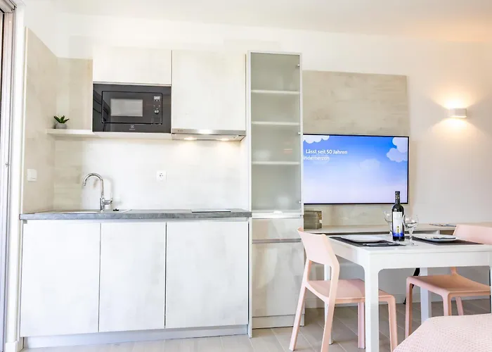 Beachfront Wave Srzic