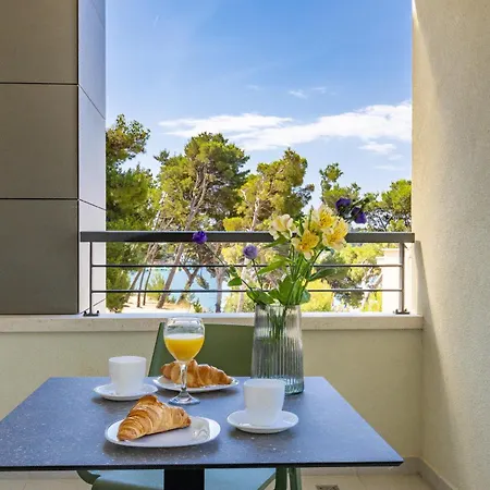 Beachfront Wave Srzic Apartment Makarska
